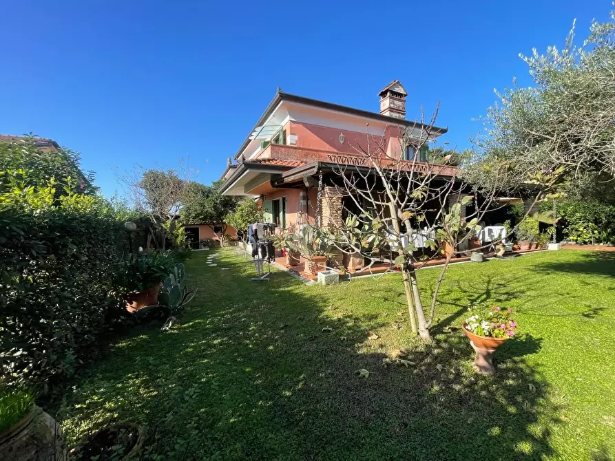 Immagine 2 di Casa semindipendente in vendita  a Carrara