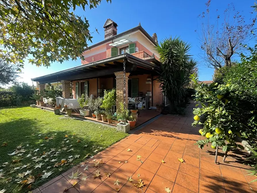 Immagine 3 di Casa semindipendente in vendita  a Carrara