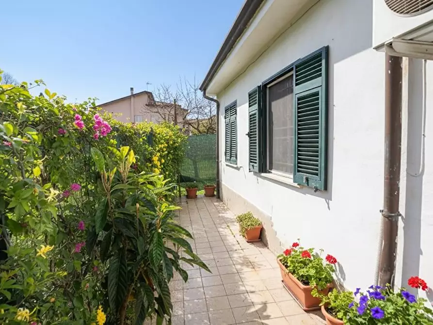 Immagine 26 di Casa indipendente in vendita  a Sarzana