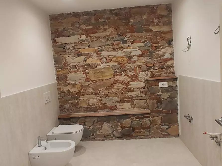 Immagine 8 di Appartamento in vendita  a Lucca