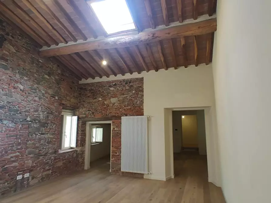 Immagine 20 di Appartamento in vendita  a Lucca
