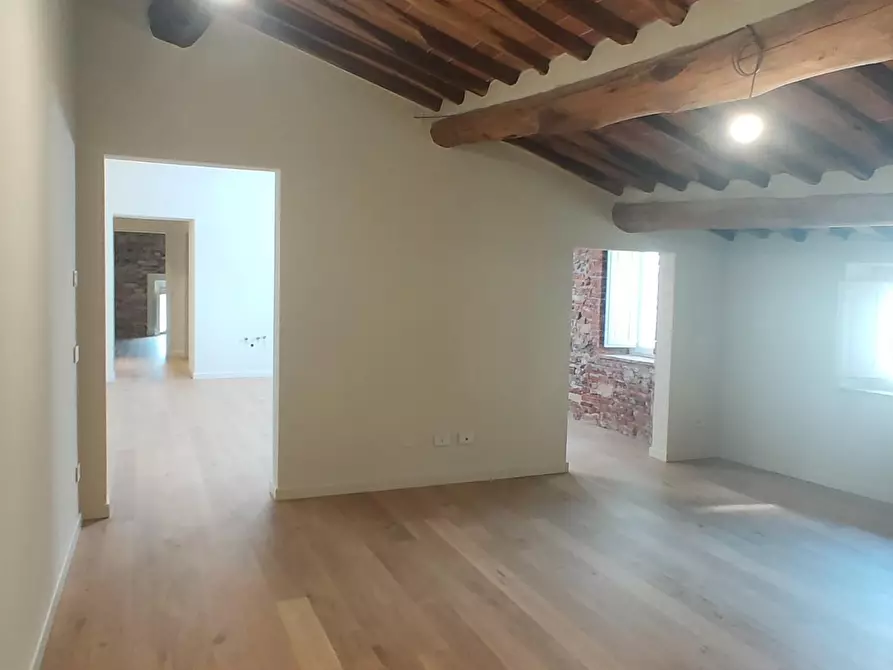 Immagine 24 di Appartamento in vendita  a Lucca