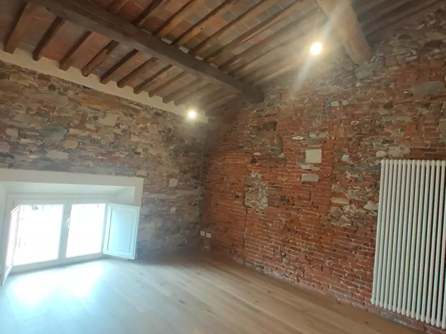 Immagine 10 di Appartamento in vendita  a Lucca