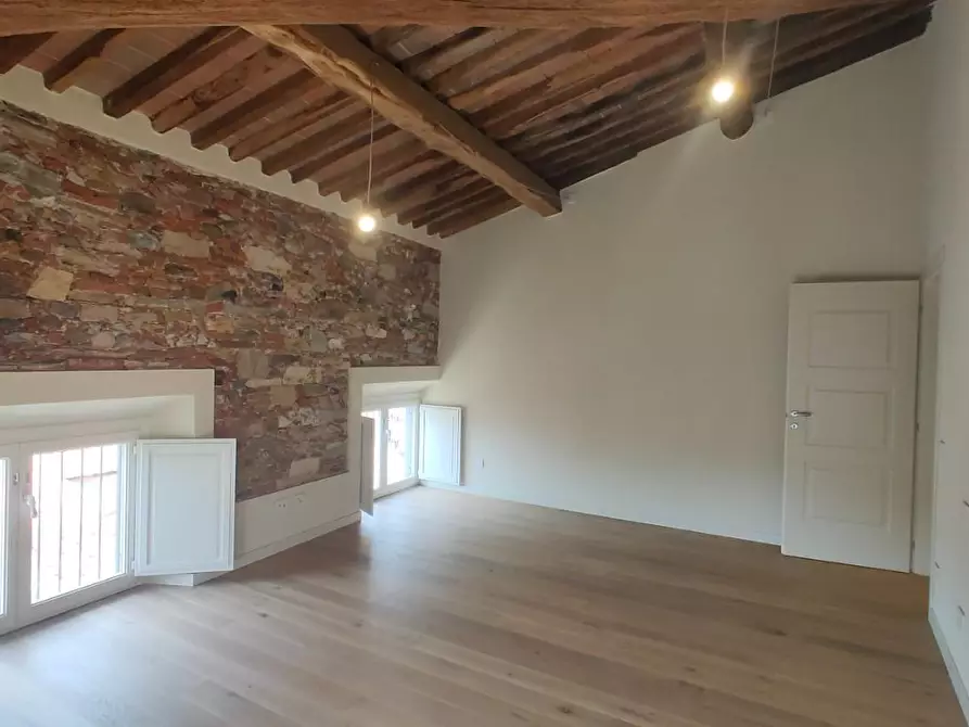 Immagine 7 di Appartamento in vendita  a Lucca