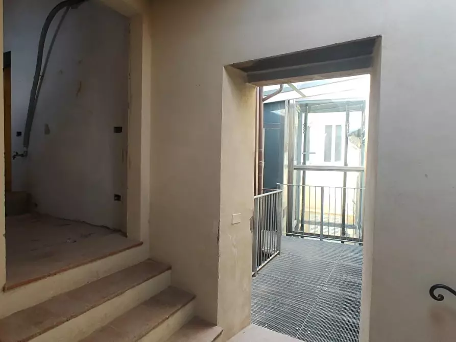 Immagine 26 di Appartamento in vendita  a Lucca