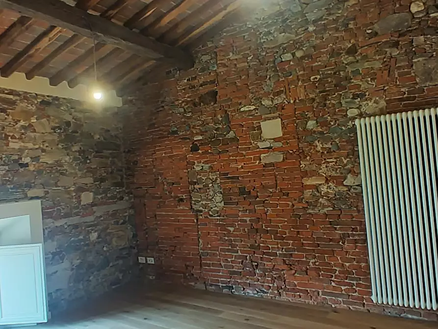 Immagine 11 di Appartamento in vendita  a Lucca