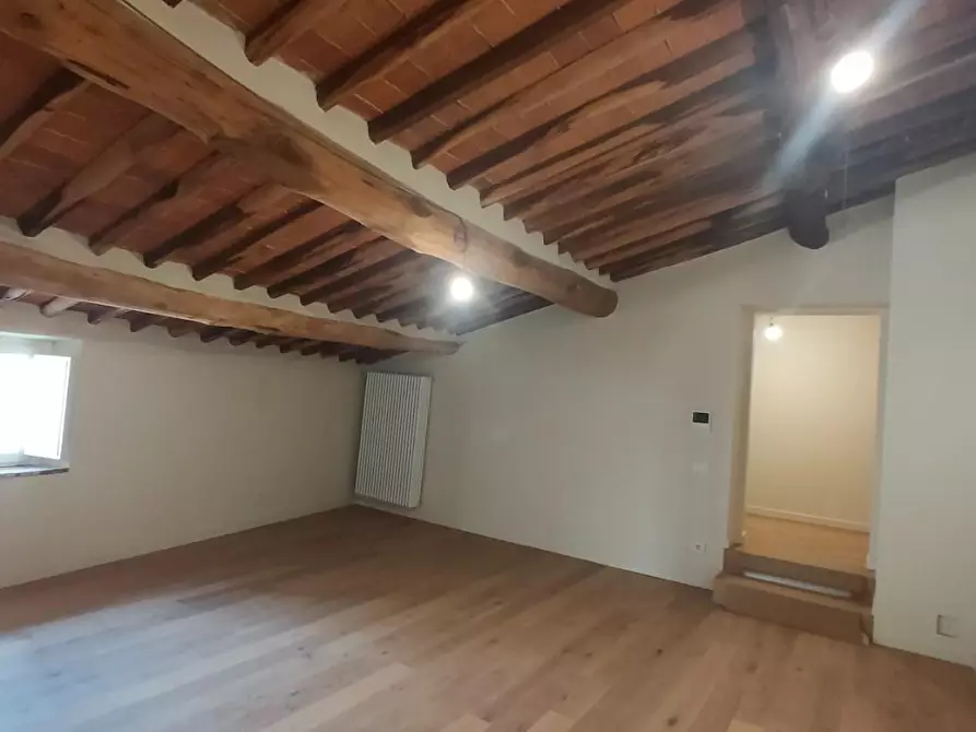 Immagine 22 di Appartamento in vendita  a Lucca