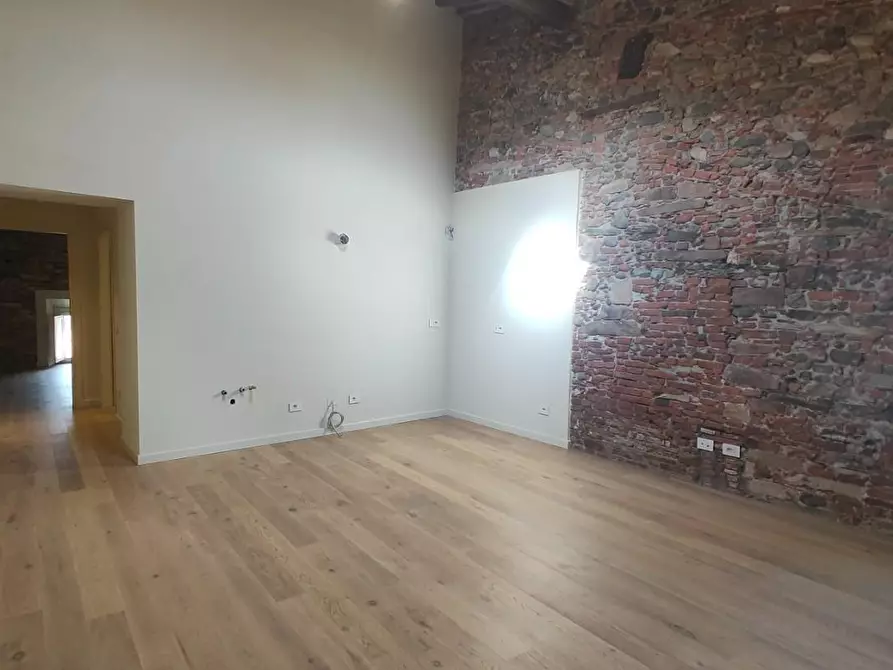 Immagine 17 di Appartamento in vendita  a Lucca