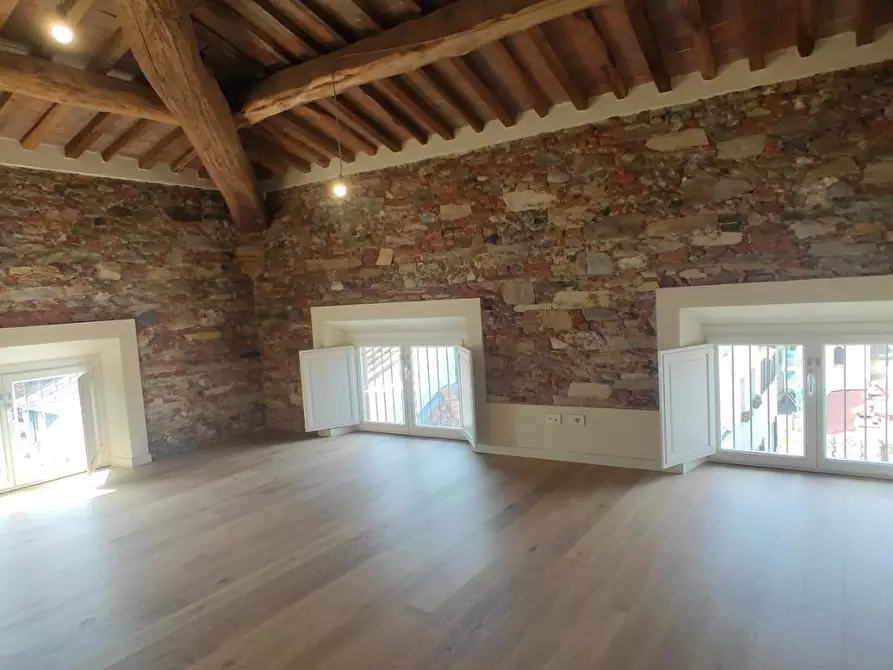 Immagine 6 di Appartamento in vendita  a Lucca