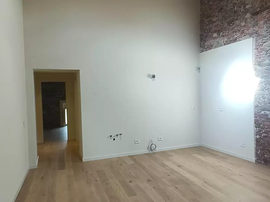 Immagine 18 di Appartamento in vendita  a Lucca