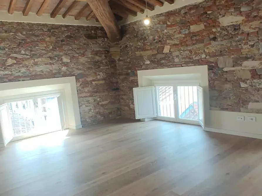 Immagine 5 di Appartamento in vendita  a Lucca