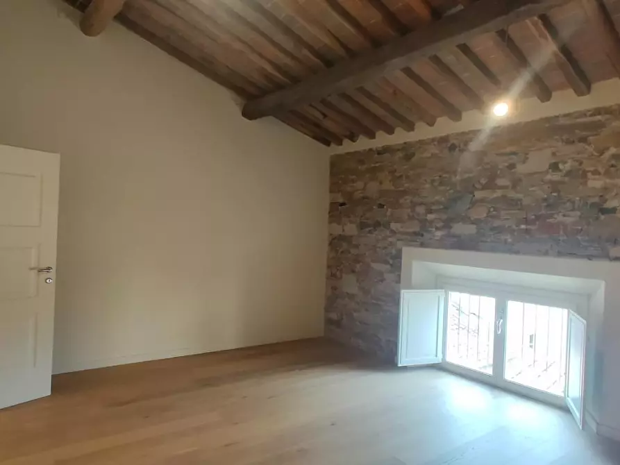 Immagine 12 di Appartamento in vendita  a Lucca