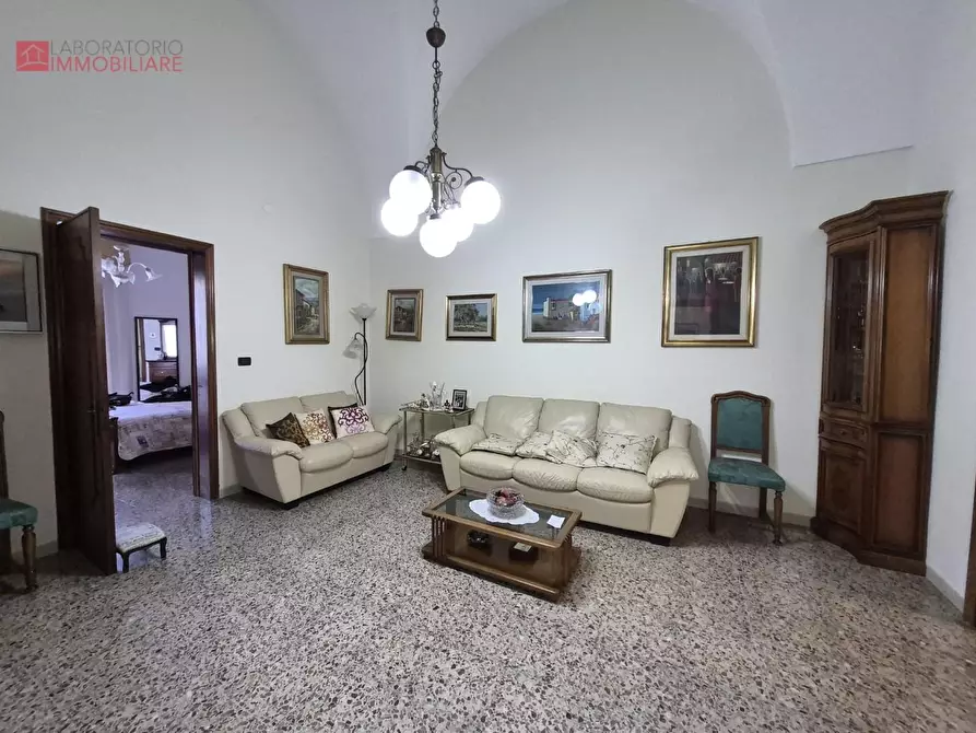 Immagine 18 di Palazzo in vendita  a Lecce