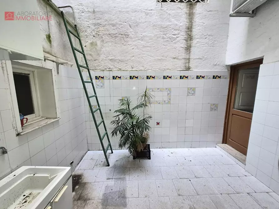 Immagine 33 di Palazzo in vendita  a Lecce