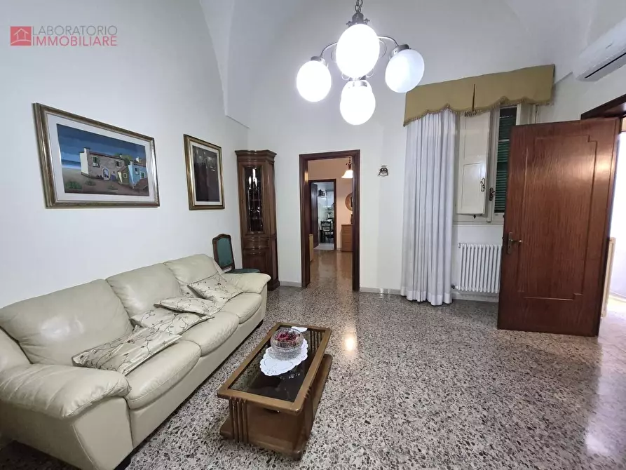 Immagine 4 di Palazzo in vendita  a Lecce