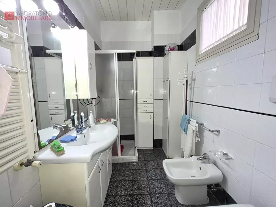 Immagine 13 di Palazzo in vendita  a Lecce