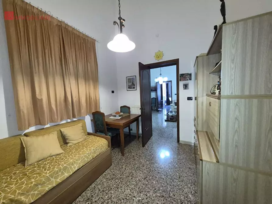 Immagine 28 di Palazzo in vendita  a Lecce