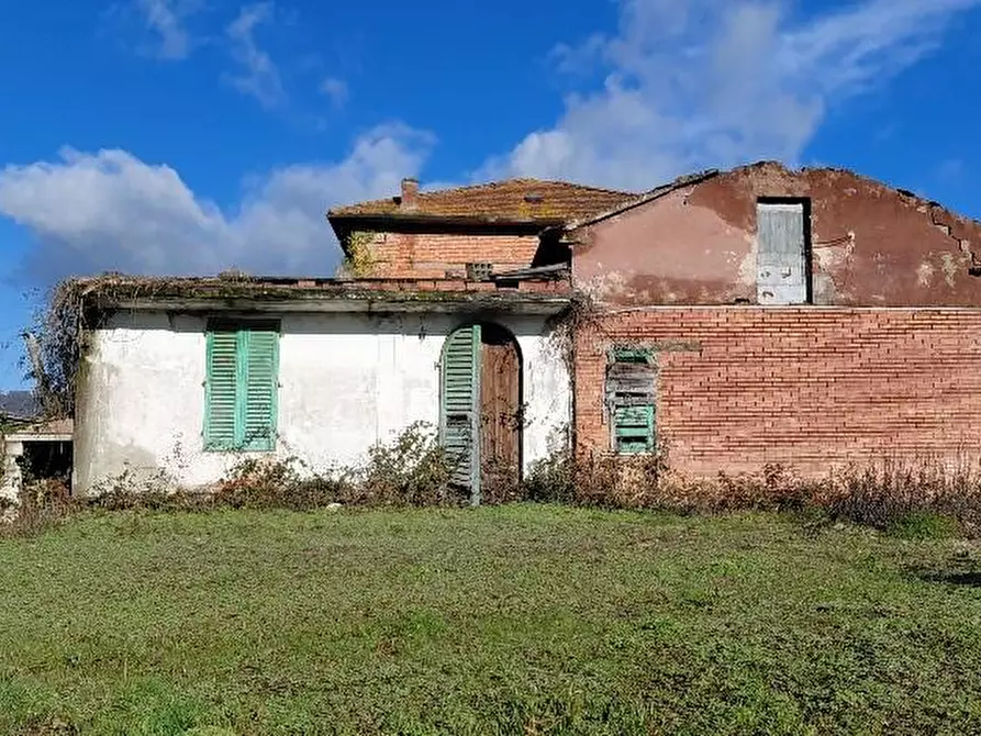 Immagine 2 di Villa in vendita  a Larciano