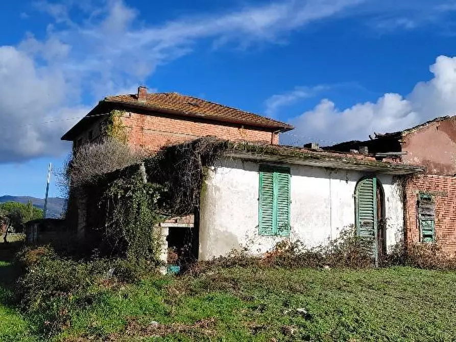 Immagine 3 di Villa in vendita  a Larciano