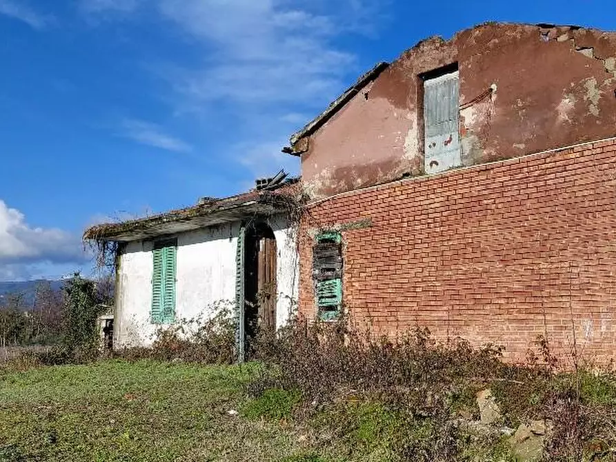 Immagine 9 di Villa in vendita  a Larciano