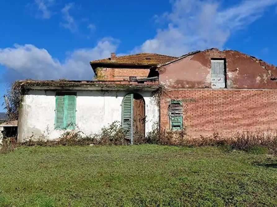 Immagine 4 di Villa in vendita  a Larciano