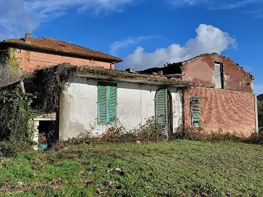 Immagine 5 di Villa in vendita  a Larciano