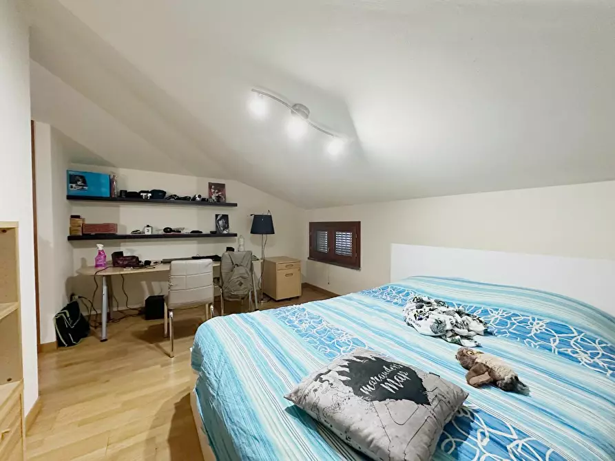 Immagine 13 di Appartamento in vendita  a Lucca