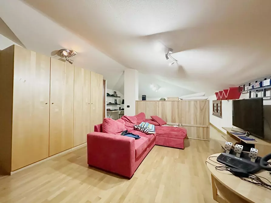 Immagine 11 di Appartamento in vendita  a Lucca