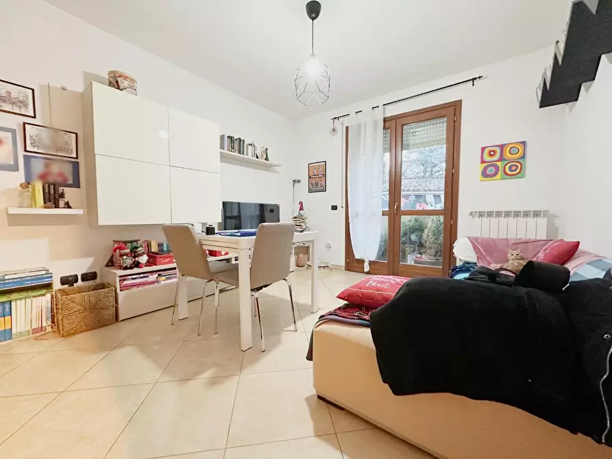 Immagine 2 di Appartamento in vendita  a Lucca