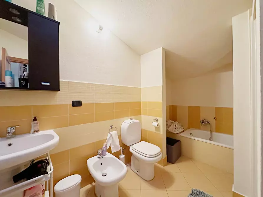 Immagine 16 di Appartamento in vendita  a Lucca