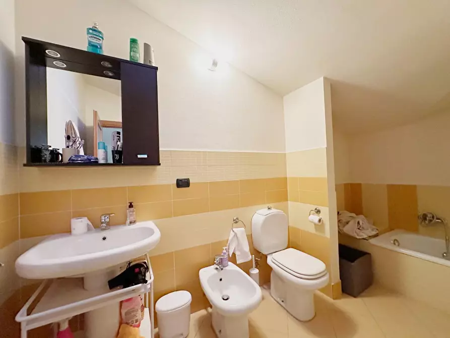 Immagine 14 di Appartamento in vendita  a Lucca