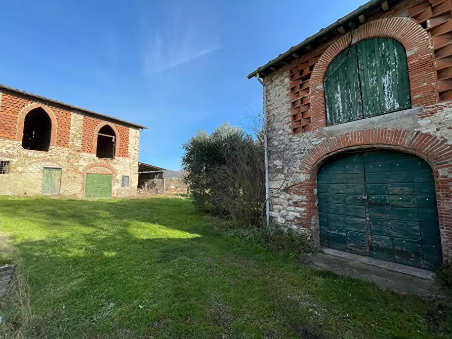 Immagine 4 di Deposito in vendita  a Lucca