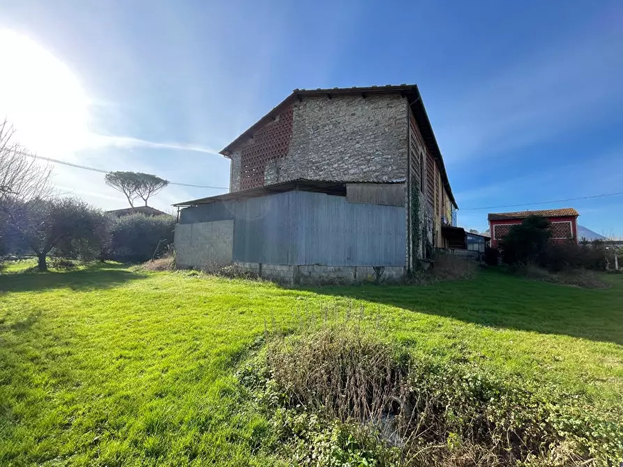 Immagine 16 di Deposito in vendita  a Lucca