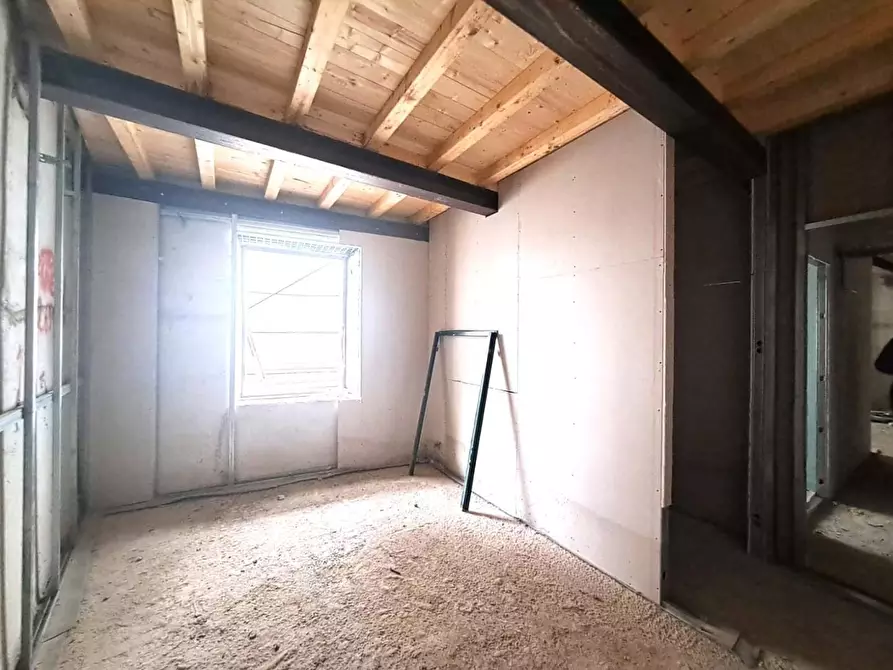 Immagine 6 di Appartamento in vendita  a Massa