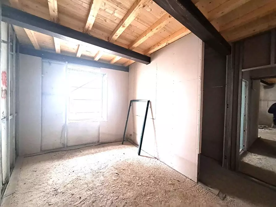 Immagine 5 di Appartamento in vendita  a Massa