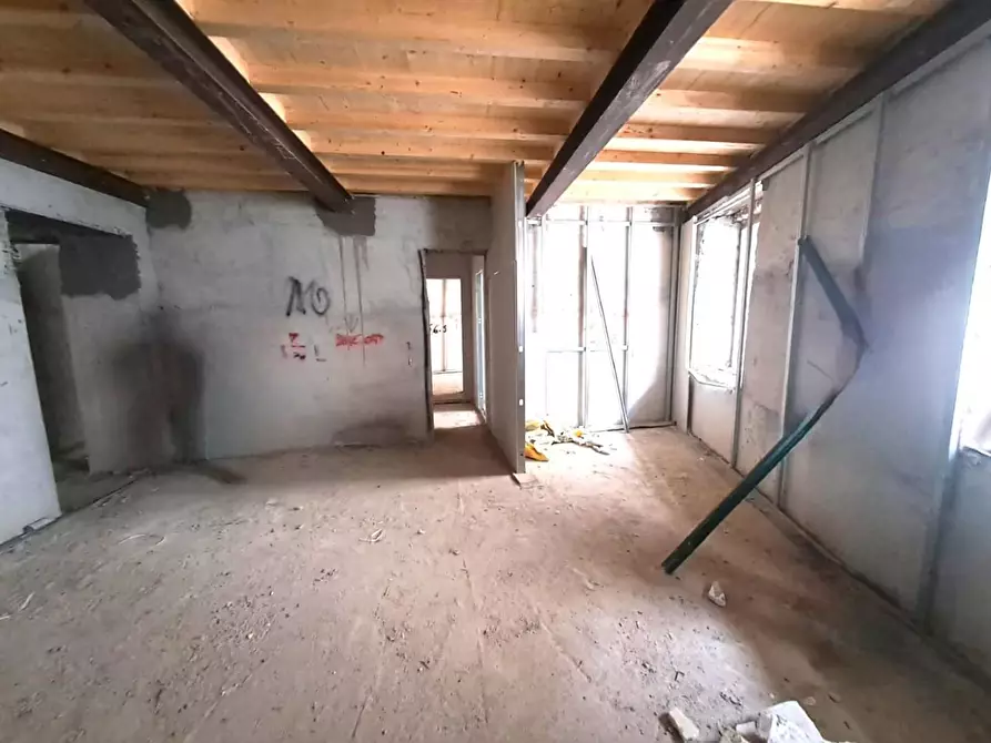 Immagine 2 di Appartamento in vendita  a Massa