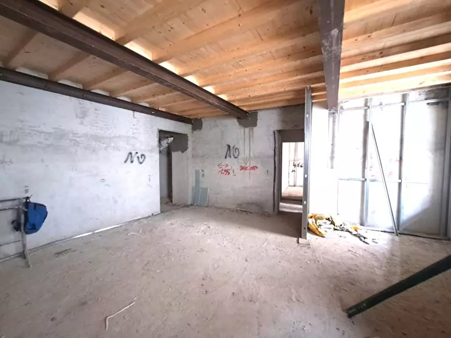 Immagine 3 di Appartamento in vendita  a Massa