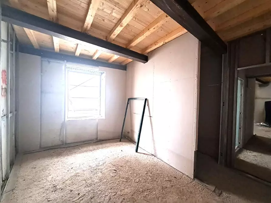 Immagine 10 di Appartamento in vendita  a Massa