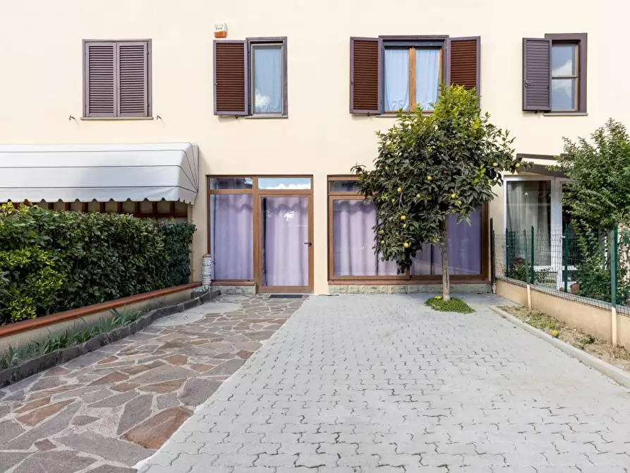 Immagine 1 di Villetta a schiera in vendita  a Calcinaia