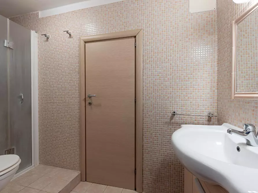 Immagine 6 di Villetta a schiera in vendita  a Calcinaia