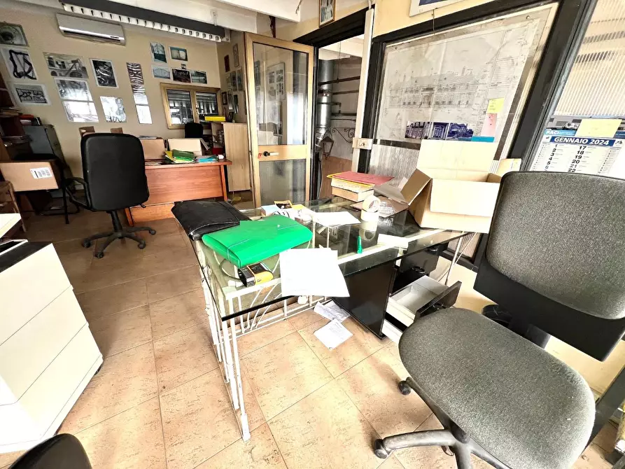 Immagine 3 di Attività artigianale in vendita  a Lastra A Signa