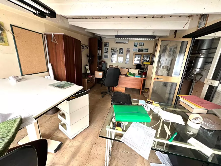 Immagine 2 di Attività artigianale in vendita  a Lastra A Signa