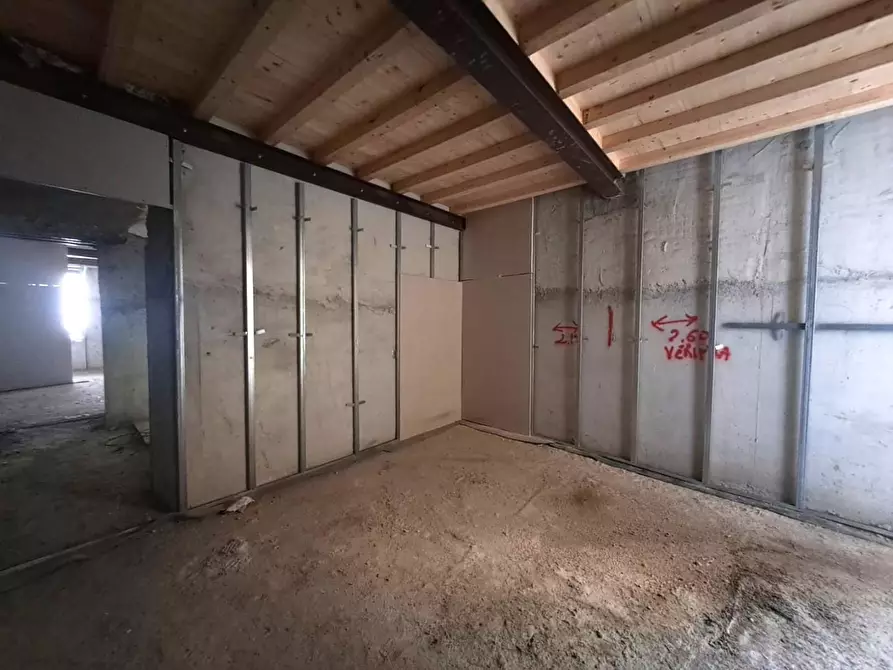 Immagine 2 di Appartamento in vendita  a Massa