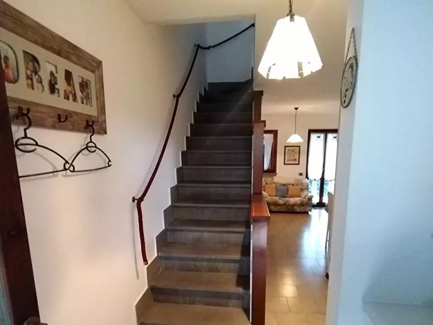 Immagine 7 di Villetta a schiera in vendita  a Massa