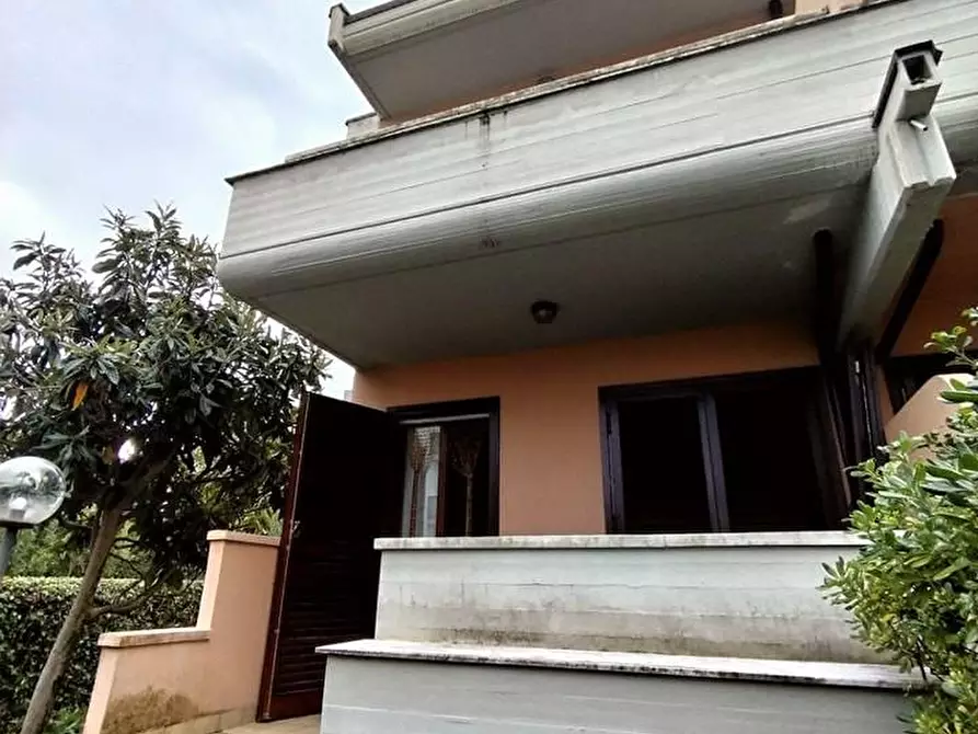 Immagine 2 di Villetta a schiera in vendita  a Massa