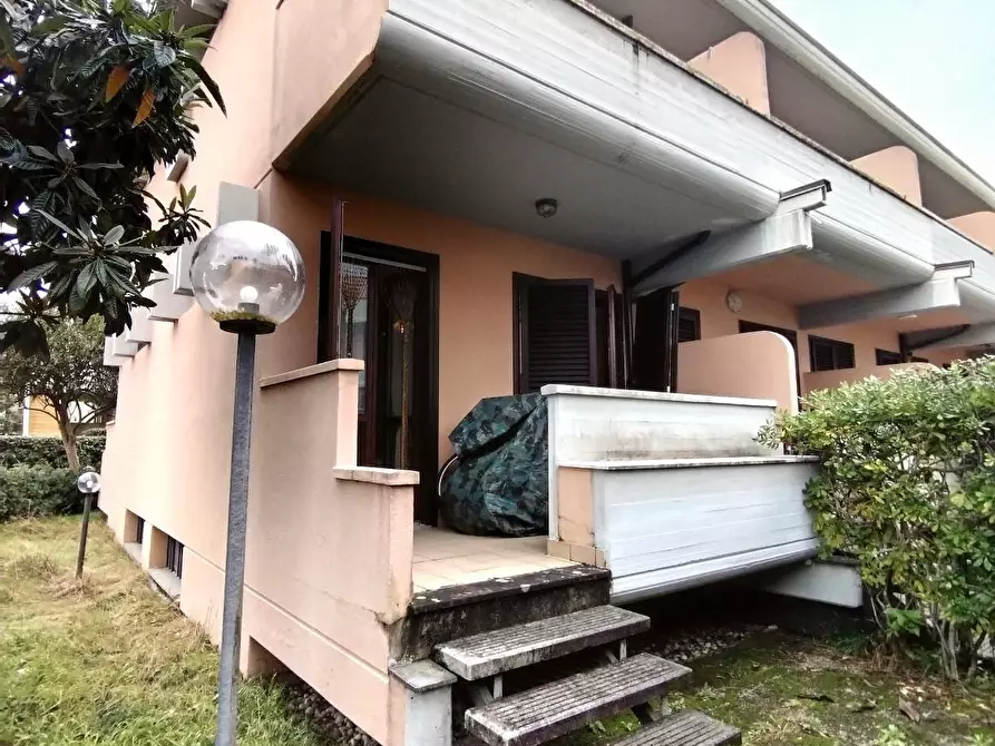 Immagine 1 di Villetta a schiera in vendita  a Massa