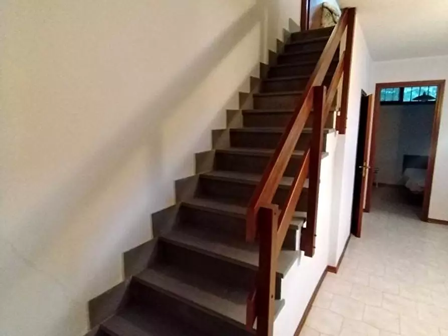 Immagine 15 di Villetta a schiera in vendita  a Massa