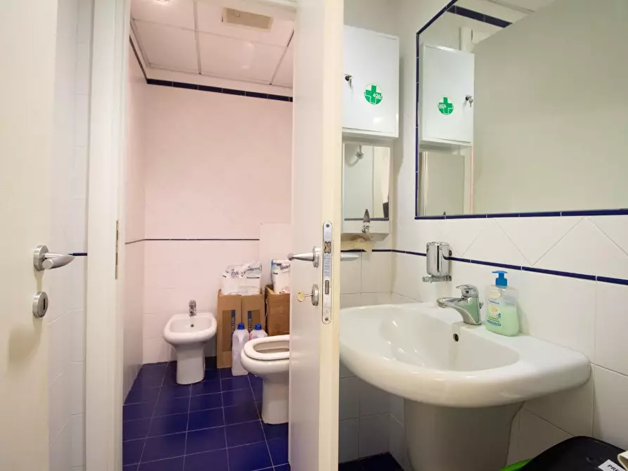 Immagine 12 di Ufficio in affitto  a Pisa