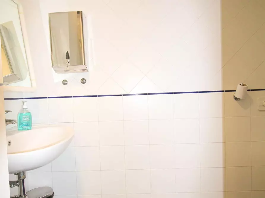 Immagine 18 di Ufficio in vendita  a Pisa