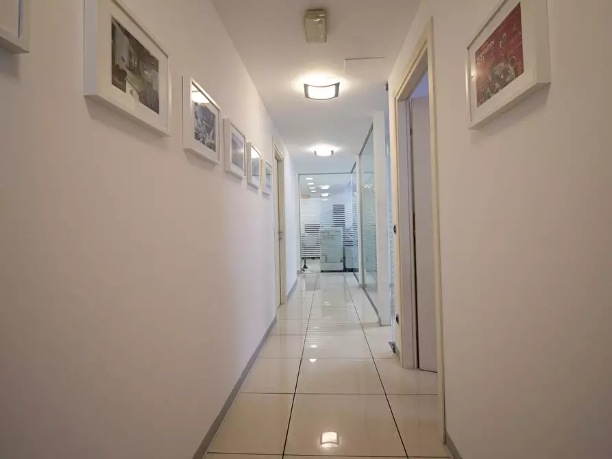 Immagine 10 di Ufficio in affitto  a Pisa